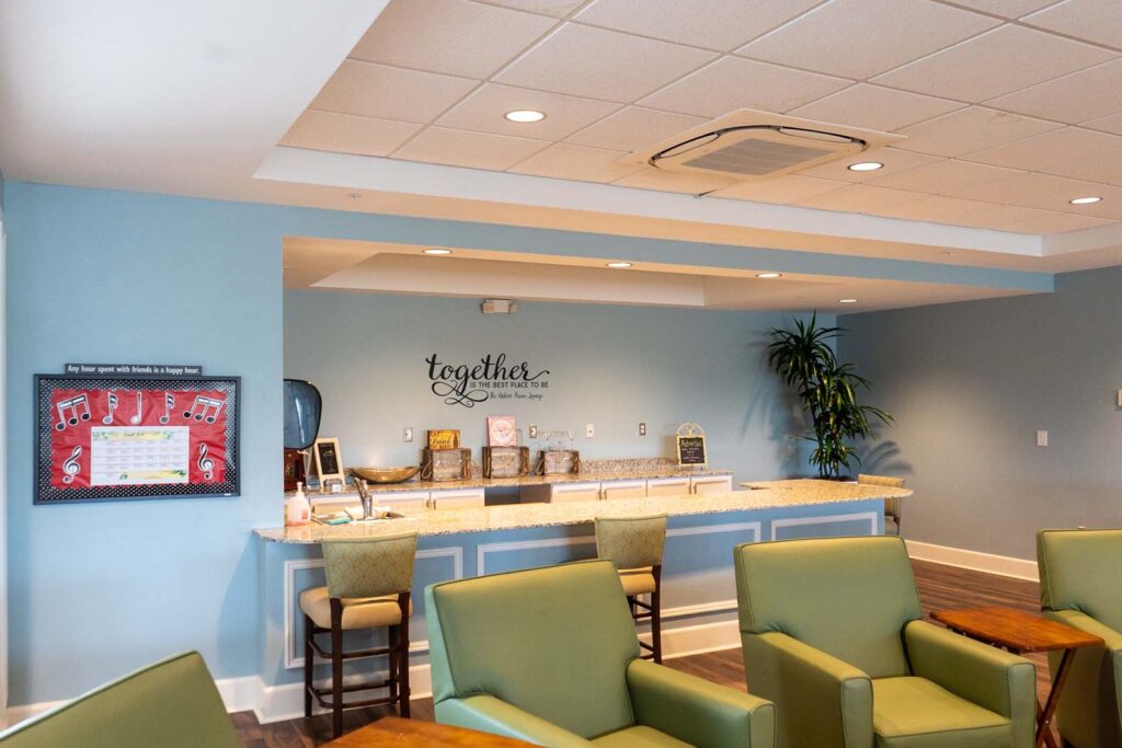 A lounge and bar area, where residents socialize at The Arbors of Gulf Breeze, a senior living community.